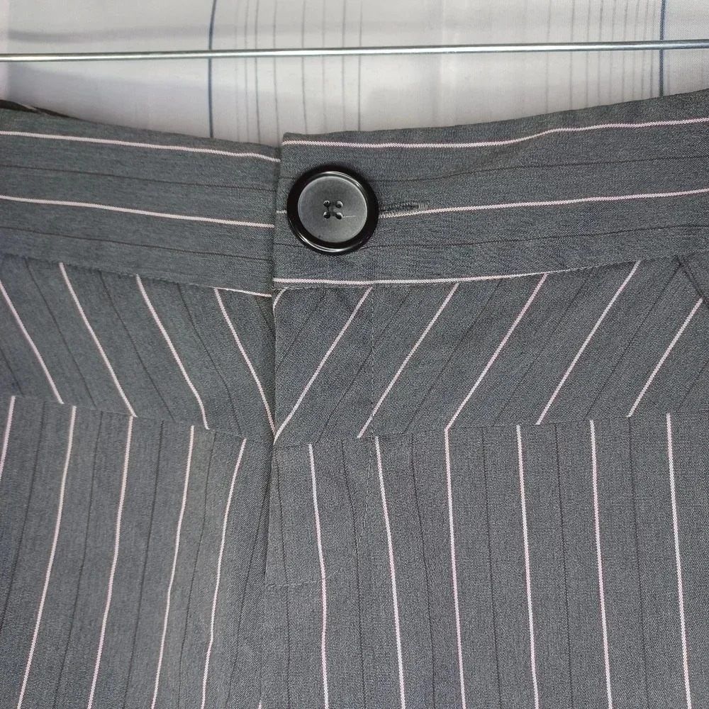 Dolled Up Gray And Pink Pin Striped 90’s Y2K Office Siren Capri Pants - Picture 2 of 9